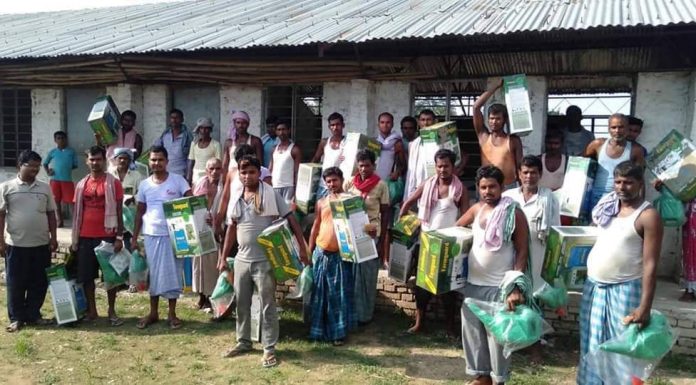 पराेहा नगरपालिकाले कृषकलाई दिए स्प्रे टंकी ।