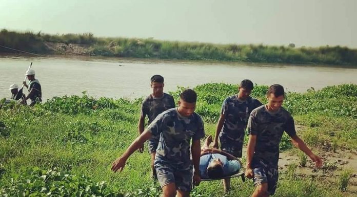 विपद व्यवस्थापनको लागि सशस्त्र प्रहरीको पूर्व तयारी। बागमती नदीमा अभ्यास प्रदर्शनी ।