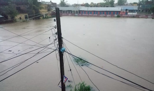 बाढीको मारमा कृषक र व्यापारी, विधुत र टेलिफोन पनि अवरुद्ध ।