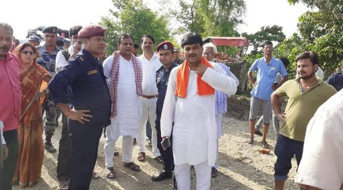 मुख्यमन्त्री रौतहटका बाढीपिडितहरुसंग, कहाँ कहाँ पुगे मुख्यमन्त्रीको जम्बोटोली ।