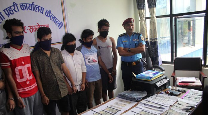 नक्कली नोट बनाउने मेसिनसहित ४ जना पक्राउ
