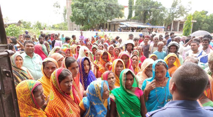 किसानले गरे नगरपालिकामा तालाबन्दी