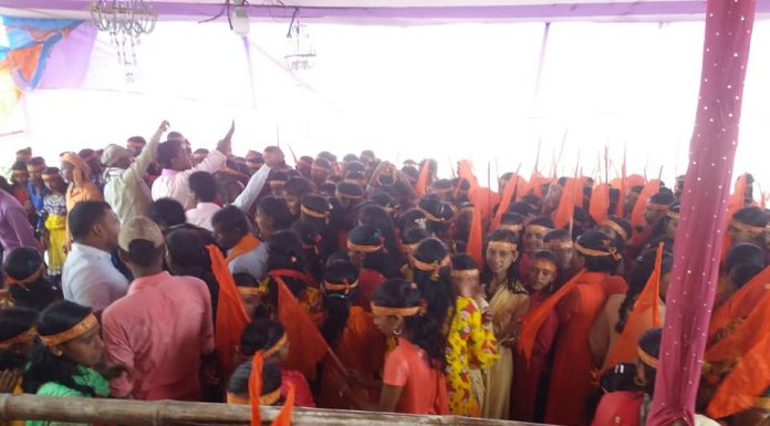 रौतहटको गुजरा न.पा जंगलसहिया गढिमाई स्थानमा सयौ कुमारी कन्याहरुको कलश यात्रा ।