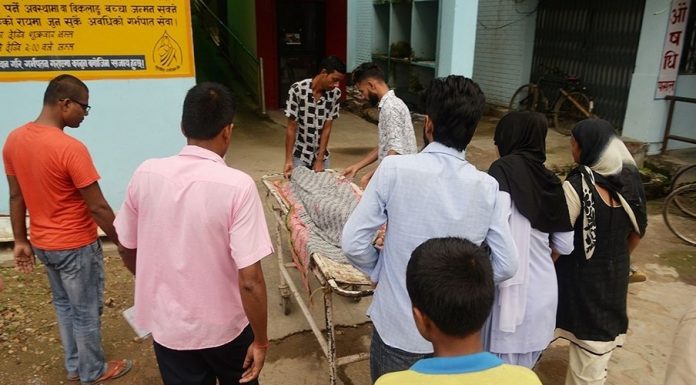 वीरगञ्जमा एसिड छ्यापिएकी किशोरीलाई थप उपचारका लागि काठमाडौं लगियो