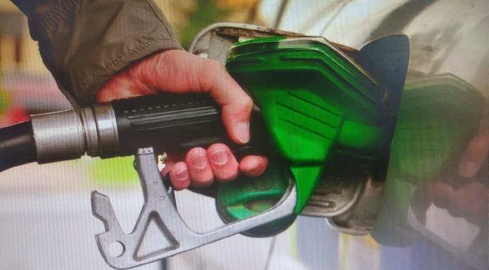 पेट्रोल र डिजेल मूल्य दुई रुपैयाँ घट्यो ।