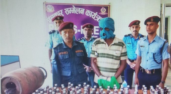 ग्यास सिलिण्डर भित्र लागूऔषध, एक जना पक्राउ