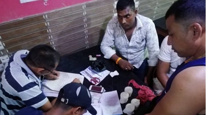 पर्सा पाँच हजार घुस लिने प्रहरी जवान रंगेहात पक्राउ ।