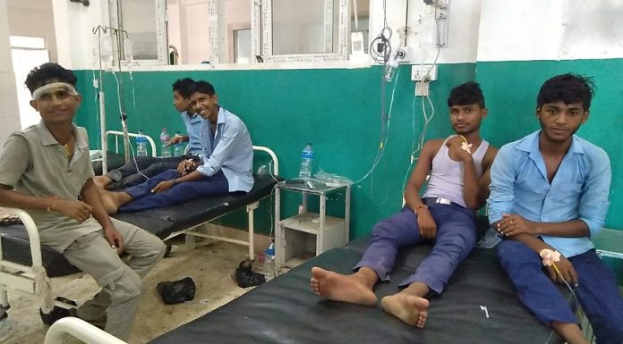 अध्यक्षता ग्रहण गर्न नदिएको भन्दै प्रधानाध्यापक माथि वडाअध्यक्षले गरे हात पात