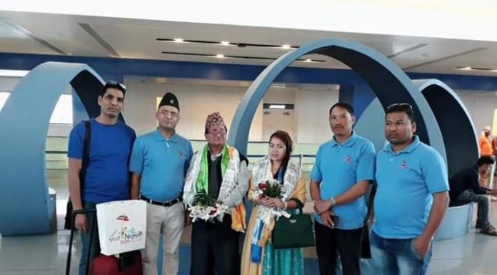 जनवादी गायक जेबी टुहुरे र लोक गायिका तुलसी घर्तीमगर ओमान