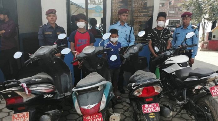 ललितपुरबाट ४ मोटरसाइकलसहित ३ जना पक्राउ ।