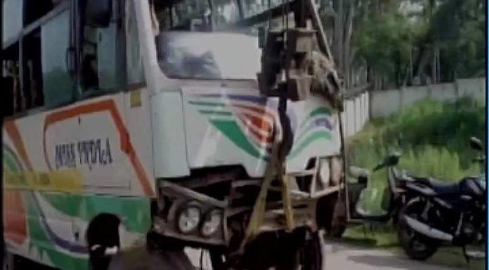 बस दुर्घटना, एक जनाको ।