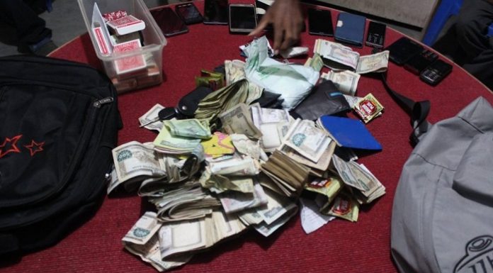 नगदसहित आठ जुवाडे पक्राउ ।