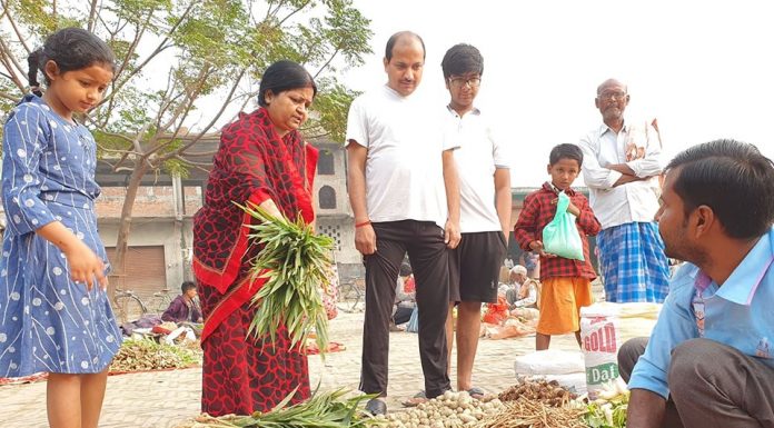 छठपर्वमा प्रयोग हुने सामग्रीहरुको भाउ अकासिए पछि उपभोक्ताहरु मारमा ।