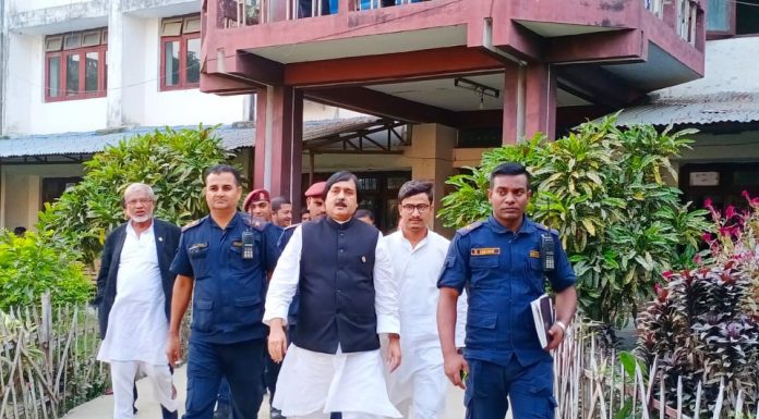 बहस सके पछि पुर्वमन्त्री आलमले भने “बम त के अहिले सम्म पटका पडकाएको छैन् ।”