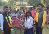 ईशनाथको मावि डुमरियामा छात्राहरु साईकल वितरण ।