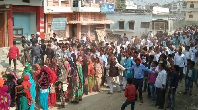 हजारौंको सख्या आलमका समर्थकहरु आफना नेता निर्शत छोडन गरे मौन जुलुस ।