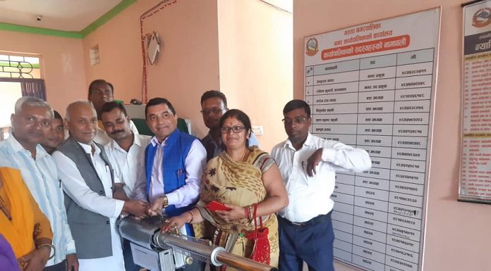 गरुडा नपामा डेंगु नियन्त्रणका लागि औषधि छर्ने मेसिनगणको प्रयोग सुरु ।