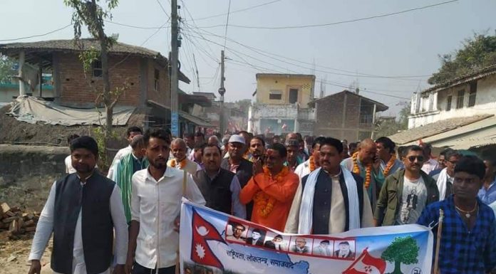 मंसिर १४ गते हुने उपनिर्वाचनका लागि गढीमाई २ का उम्मेदवारहरुले गराए मनोनय दर्ता ।