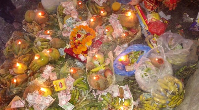 छठ पर्व : पहाडी समुदायबीच घन्किदै छठी गीत । file photo