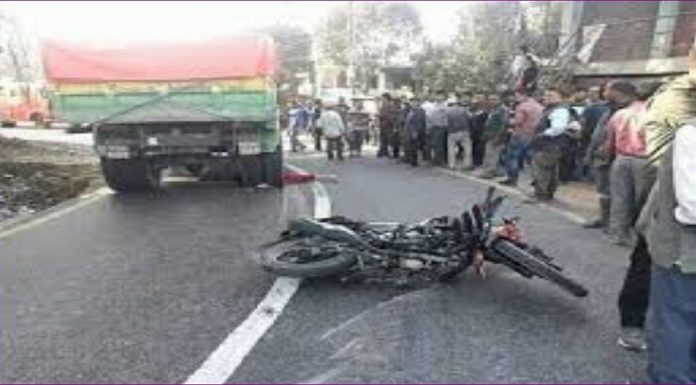 चितवनमा ट्रकको र मोटरसाइकल ठक्करबाट एक जनाको मृत्यु ।