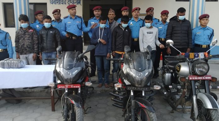 मकवानपुर प्रहरीद्वारा मोटरसाइकल चोरीमा संलग्न चार जना पक्राउ