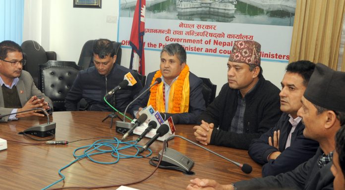 प्रधानमन्त्रीका प्रेस सल्लाहकार थापाले गरे पदभार ग्रहण ।