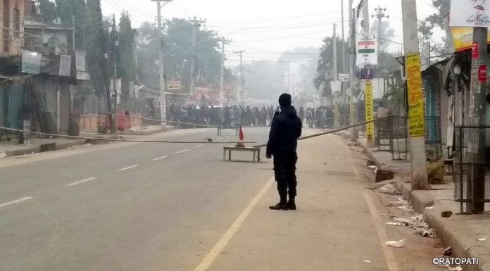 जनकपुरको बीच सडकमा भेटिएको शंकास्पद वस्तु पुत्ला निस्कियो ।