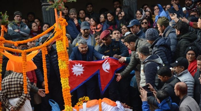 स्वर्गीय कलाकारद्वय केशव भट्टराई र दीपक क्षत्रीको सोमबार पशुपति आर्यघाटमा अन्त्येष्टि ।