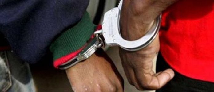 चाँदीका गहना सहित दुई जनालाई पक्राउ ।