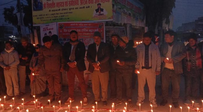 गौरको बिपी (मधेशी क्रान्ति) चौकमा मधेशी शहिदको सम्झनामा मैनबति प्रज्वलन ।