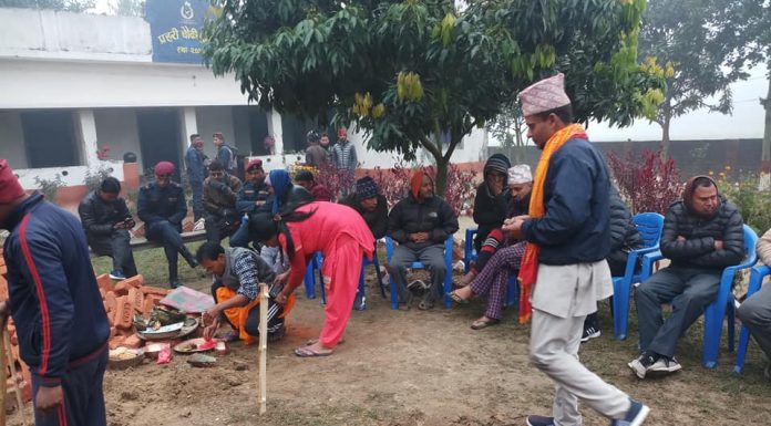 खरेलको निजी लगानीमा दुधिअवा प्रहरी चौकीमा दुर्गा मन्दिर निर्माणका सिलान्यास ।