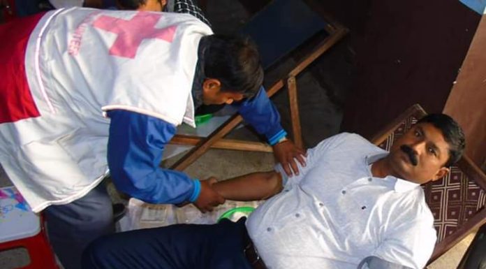खुल्ला रक्तदान कार्यक्रममा मेयर अजय गुप्ता सहित १७ जनाले रक्तदान गरे ।