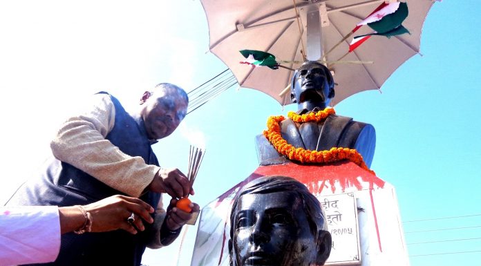 १३ औं बलिदानी दिवस मनाउन उपेन्द्र यादव लहानमा ।