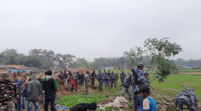 दशगजामा बनाईएका टहरा हटाइयो ।