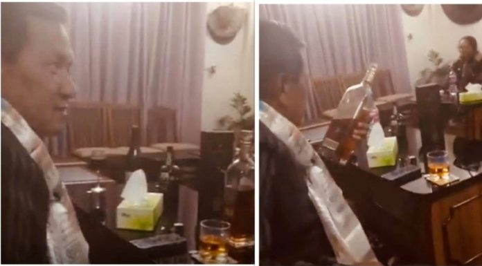 गण्डकी प्रदेशका मुख्य मन्त्री पृथ्वी सुब्बा गुरुङको कार्यालय मै रक्सी भोज ।