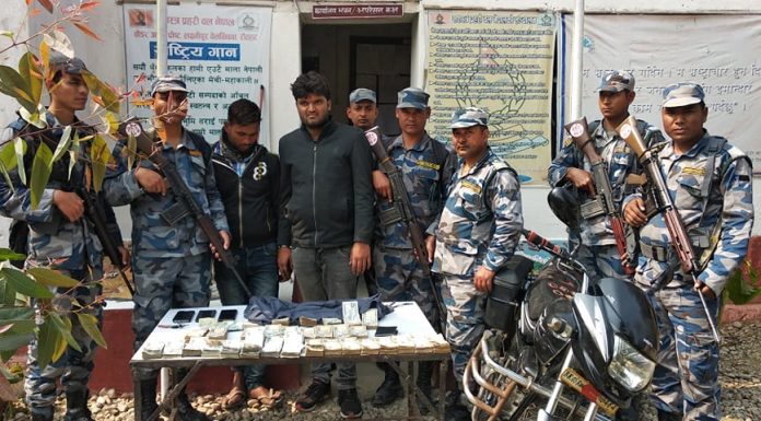 रौतहटमा नेपाली १९ लाख सहित दुई जना पक्राउ ।