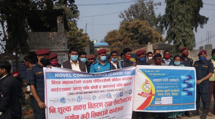 रौतहटको गढीमाई नपाका द्रारा राजमार्गमा कोरोना सम्बन्धित सचेतना तथा मास्क वितरण ।