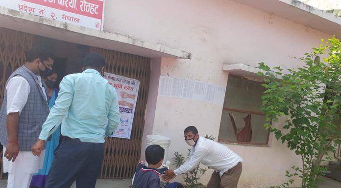 रौतहटको गरुडा नपाको टोल टोलमा साबुन पानि र मास्क, व्यवस्था ।