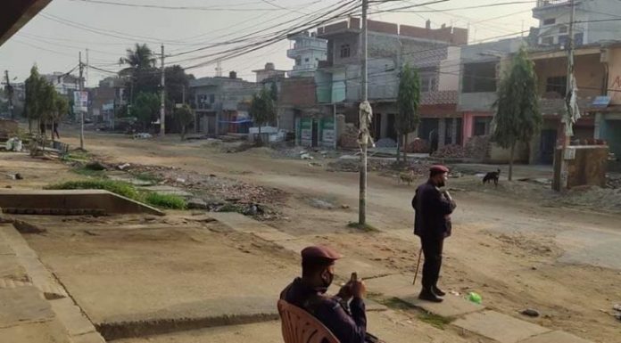 बाराको कलैया बजारमा ,पसल बन्द गराउन प्रहरी नै परिचालन ।