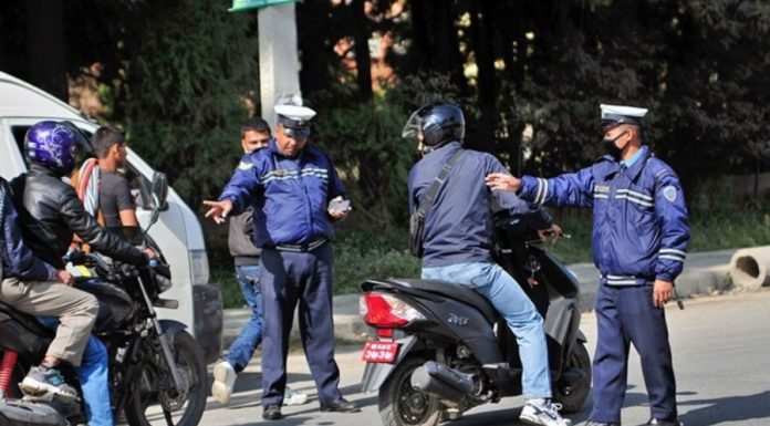 लकडाउन उल्लंघन गर्ने ९ सय गाडी प्रहरी नियन्त्रणमा ।