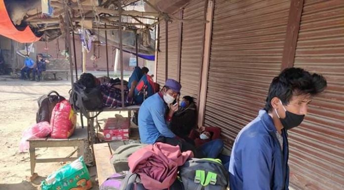 नत ठेकेदारले पैशा दिए नत प्रशासनले पास । बेखर्ची भएर घर जान पैदल हिड्यौं ।