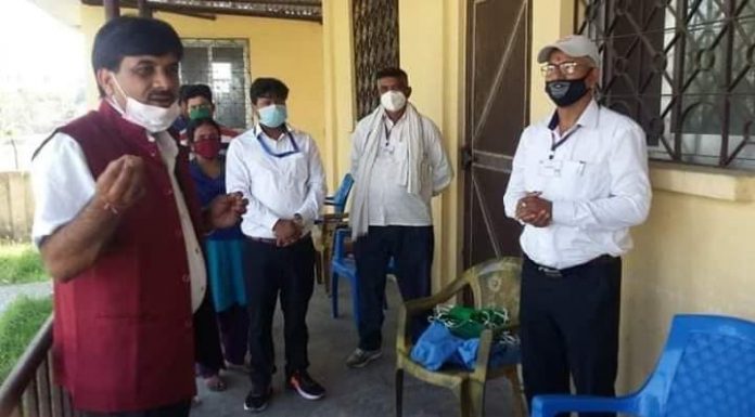 कृषि तथा सहकारी राज्य मन्त्री यादबले द्धारा तिन वटा स्वास्थ्य चौकीहरुमा पिपिई, सेनिटाईजर,र माक्स वितरण ।