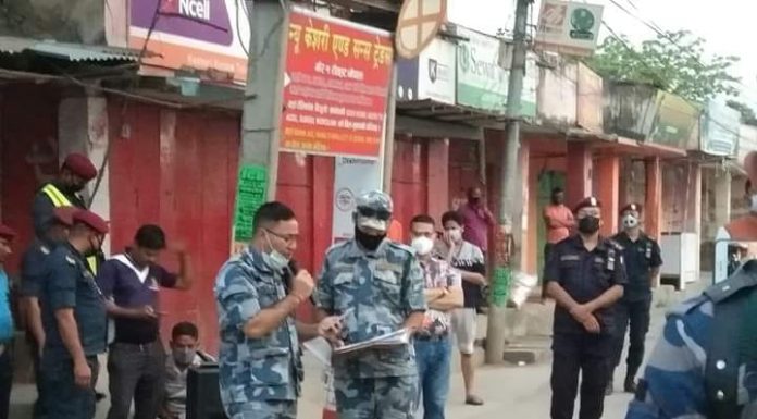 रौतहटका एसपी रविनराज कर्णजित गीत गाउन थाले ।