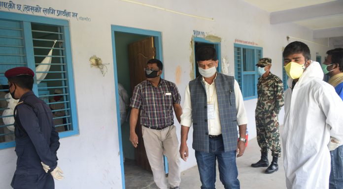 क्वारेन्टाइन अनुगमन गरूडा नगरपालिकाका नि.प्रमुख प्रशासकीय अधिकृत आलम ।