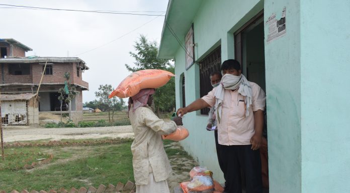 वडाअध्यक्ष जुबैर अंसारीद्धारा गरिब विपन्न परिवारलाई राहत वितरण ।