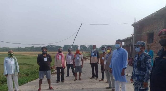 सीमानाकामा सशस्त्र प्रहरीसँगै गाैर नपा स्वयंसेवकको गस्ती ।