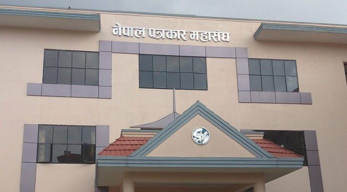 पत्रकारमाथि चितनवमा प्रहरीको दुर्व्यवहार,घटनाप्रति महासङ्घको ध्यानाकर्षण ।