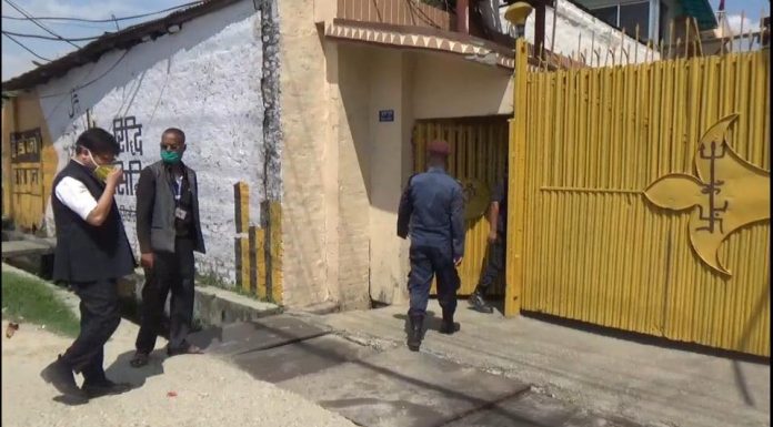 वीरगन्ज महानगरपालिकाका नगर प्रमुखको घरमा प्रहरीको छापा ।