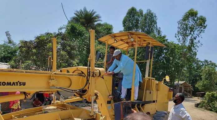 बिश्रामपुर देखि हर्षाहा सम्म दुई लेन कालोपात्रो सडक निर्माण शुरु ।