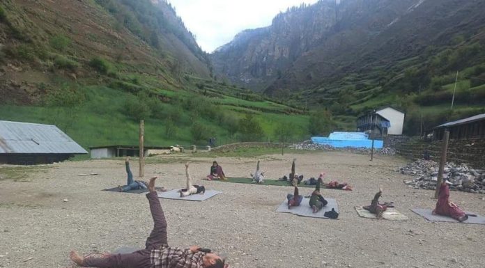 मालिका बोता क्वारेन्टाइनमा बसेकाहरुले गर्छन दैनिकी योगा ।
